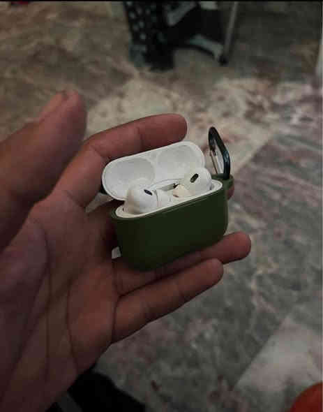 سلام عليكم 
Airpods pro 2 للبيع 
السماعه كاصها من ابل نفسهم فبل تقريبا ٥ اشهر 
السماعه ما متعوبه وجديده وغنيه عن التعريف 
مكاني بغداد حي اور 
***********
السعر 200 الف وبيها مجال شي بسيط 
يوجد توصيل بغداد فقط بغداد
