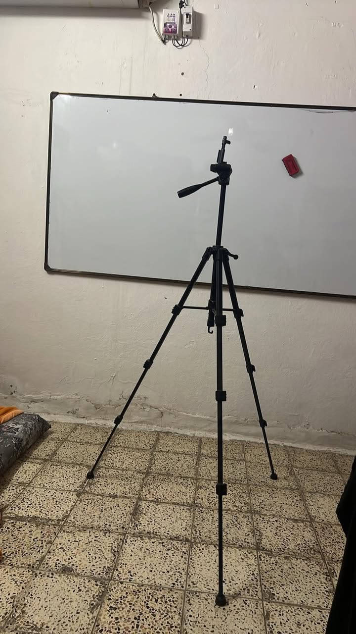 ادوات تصوير جدد بلكارتون استخدام مره وحده فقط 
لدات ثلجي وشمسي كل لد يحتوي على بطاريتين كبار 
800 لد 
ستاندات لد 
ستاند تصوير ماركه الزن الثكيل 
نك مايك


**إذا كنت صاحب هذا الإعلان وتريد حذفه لأي سبب، رجاءا أرسل رسالة إلى الدعم الفني**