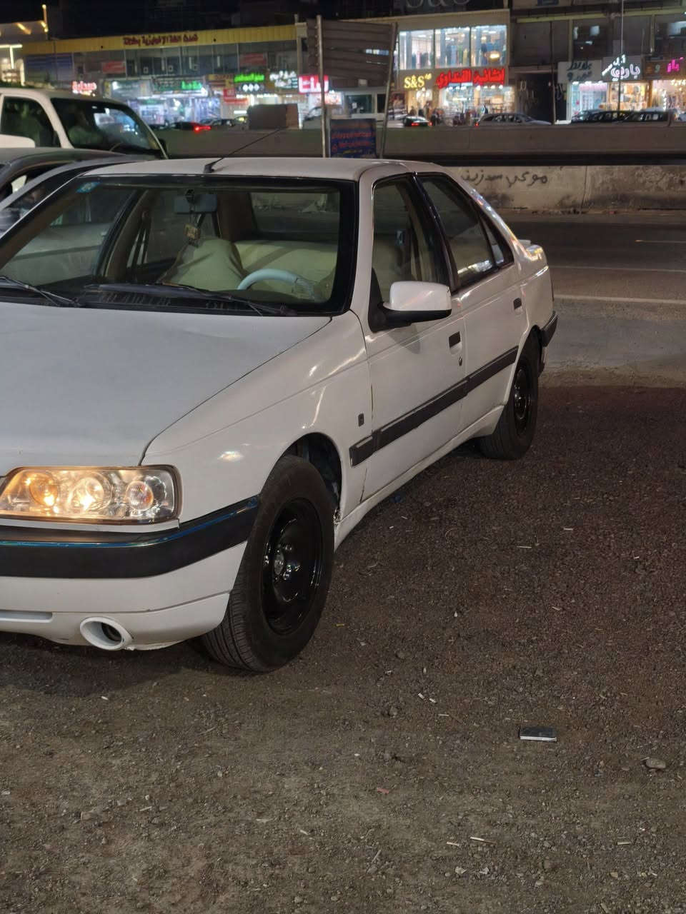 السلام عليكم بيجو لميس مديل 2012
السياره حلوه ونضيفه حداديه 80%
بيه جاملخ خلفي وتكحيل جملغ الامامي
السياره هزه جديده تدفه تبريد شغال
السعر 39 وبيه مجال للطيبين 
ه‍/***********
