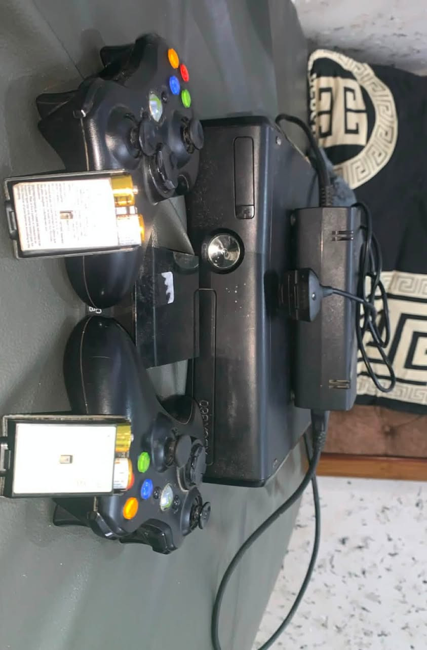 xbox 360 slim jdid mfih hta problem 2 mannet original + 29 jaux chbab mfih walo ch3l w l3b


**إذا كنت صاحب هذا الإعلان وتريد حذفه لأي سبب، رجاءا أرسل رسالة إلى الدعم الفني**