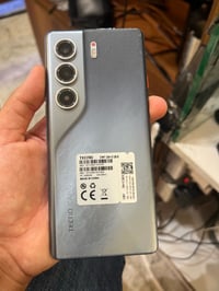 جهاز تكنو كمن 40 برو 5G نضيفف  فقط الشاصي بي جلخ بسيط  ذاكره ٢٥٦  الرق...