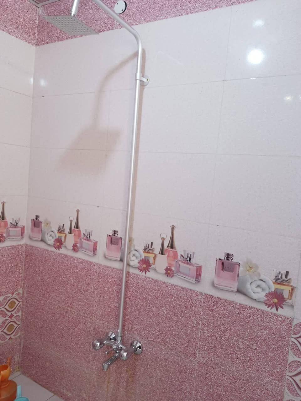 متاح بيت للإيجار جديد وجاهز من كل الجوانب.
مساحة ٢٠٠ م طابق واحد..

نهاية الاسكان الصناعي مقابل معمل ماء ارو

يبعد عن شارع الرئيسي ١٠٠ م ..

سعر ٣٥٠ شهري ..***********
