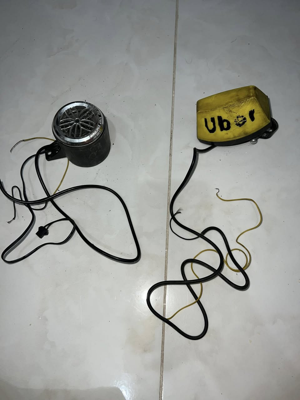 السلام عليكم غراض دراجه ماكس عدله للبيع 3 كابريتر 2 بلادي وحده تجاري 3 شغلات سعر وحده 10 الاف وسماعه ثنينهن ب 15 ويدات رياضي لون اخضر زوج ب 7 وعندي وياله نجمه لون اخضر قيم واخذ متواجد فيس واتساب ***********
