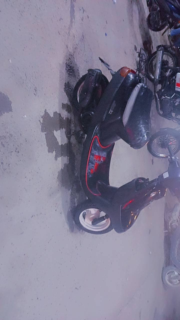 سلام عليكم شباب دراجه بطه للبيع شغاله سلف هندر مكينه مامفتوحه شلعه ومعدل ونعومه دراجه جديده بمعنه الكلمه حتي وصل معرض موجود مكاني كربلاء كنطره السلام سعر 300 وبيه مجال رقم ***********
