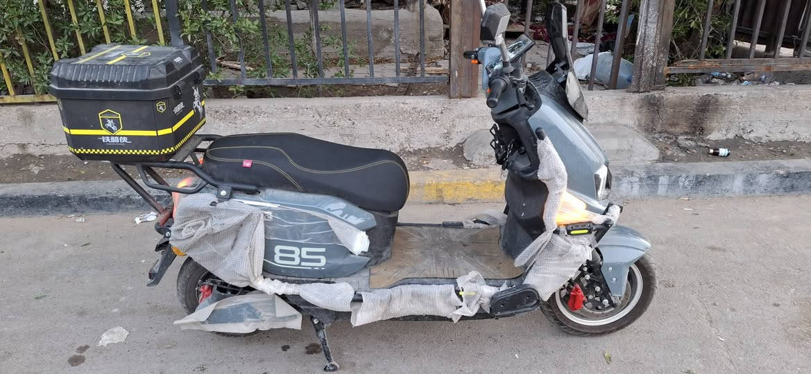 السلام عليكم صاعقة للبيع بعدة بالجيس استعمال قليل العنوان المدينة قفل قفل 1100 الاتصل على هاذا الرقم ***********
