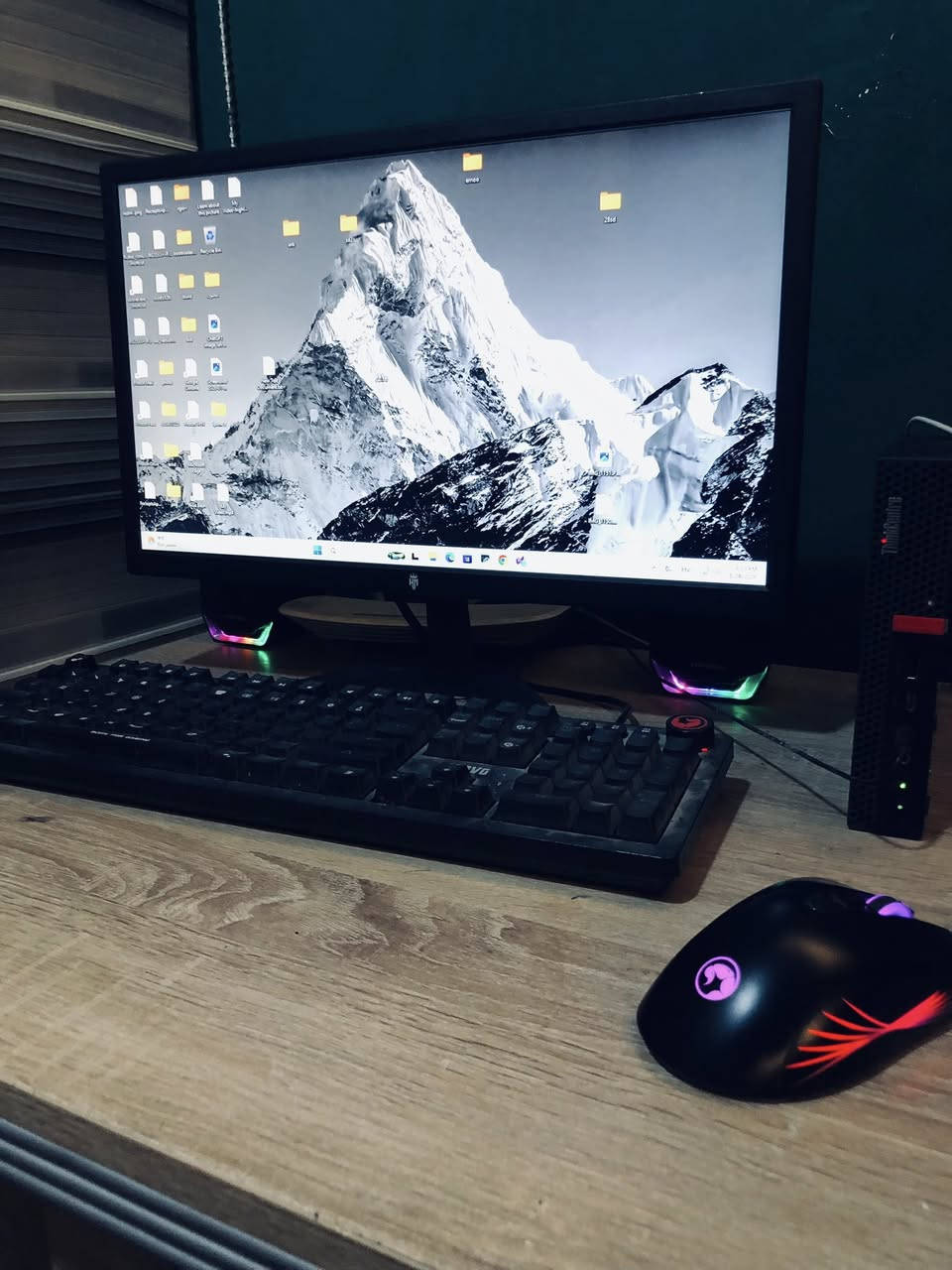 سلام عليكم اخوان عندي هاي حاسبة كامله وياها شاشة وكيبورد وماوس
مواصفات حاسبة 
Lenovo thinkcentry 
معالج ممتاز 
Core i5-8500 3,00GHz جيل ثامن 
Ram 8GB رامات 
Support wifi+bluetooth 
Storge 25￼￼6 GB ssd 
وتكدر تضيفلها
M.2 بيها منفذ بس اني ماضايفلها 
مواصفات شاشة 
HM IPS lcd 
60hz ,hdr ,full hd 1920*1080 
وياها ماوس من سكوربيون 
وكيبورد marvo هم من سكوربيون 
سعر 160 قفل مكاني بغداد تفاصيل اكثر تفضل خاص


**إذا كنت صاحب هذا الإعلان وتريد حذفه لأي سبب، رجاءا أرسل رسالة إلى الدعم الفني**