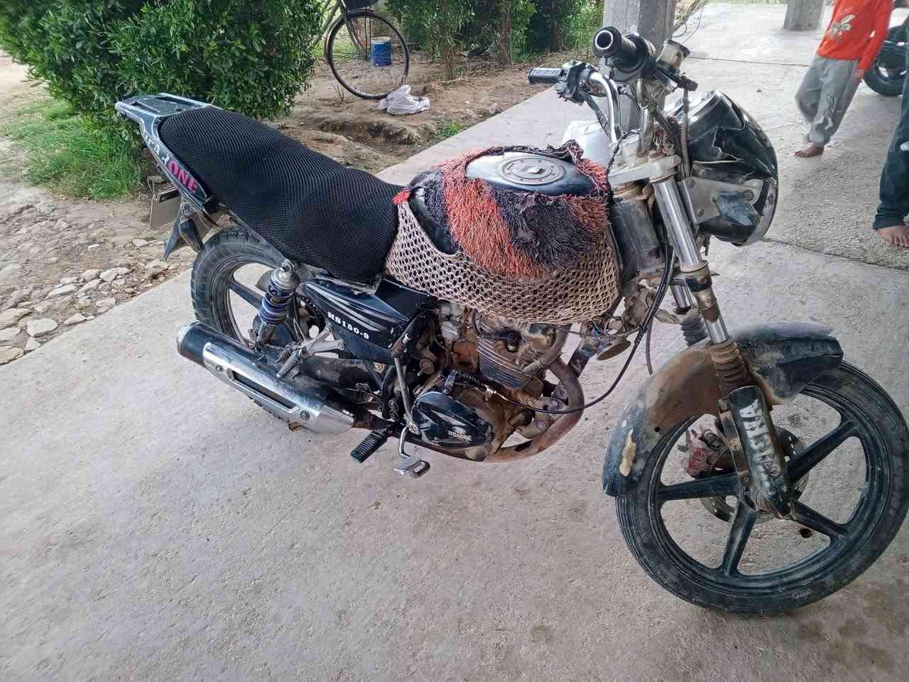 ماطور هيوشه للبيع ماطور شغال سلف وهندر كير ومحرك خير من الله السعر 300 وبيه مجال بسيط ابيع كوم حديد الشراي يتصل *********** المكان بروانه
