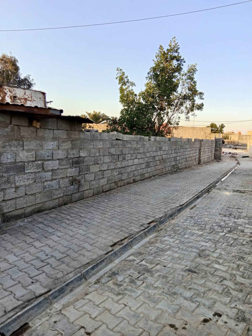 قطعة أرض للبيع فقط مسيجه مساحته 300 وباقي المساحات موضحه في الرسم

مكان القطعه سماوة في منطقة أم الهوش قرب مستشفى الاطفال 

الخدمات الموجودة جديده وكامله / مياه . ومجاري . وكهرباء . وضوئي . ومقرنص . وتبليط بعد عنه 5 أمتار  

القياسات / واجهيه 25 / ضهر 15 / وباقي القياسات موضحه بل رسم 

السعر 16 وبيه مجال 

الرقم *********** واتساب
