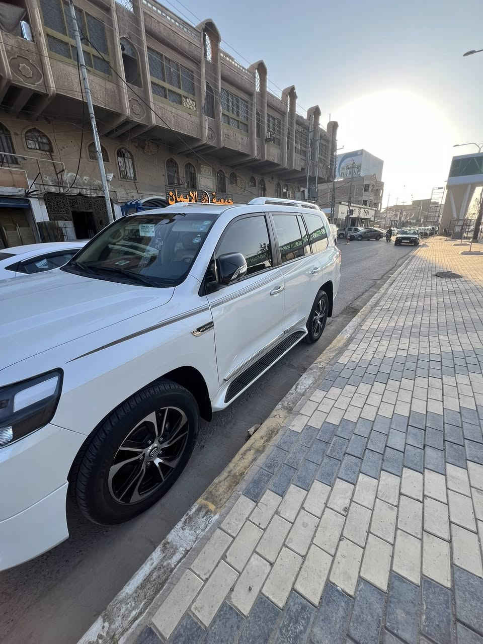 السلام عليكم لاندكروز  2017 ماشيه 140 مكفوله 8 سلندر فول مواصفات السعر  4 شدات 80 ورقه ***********
