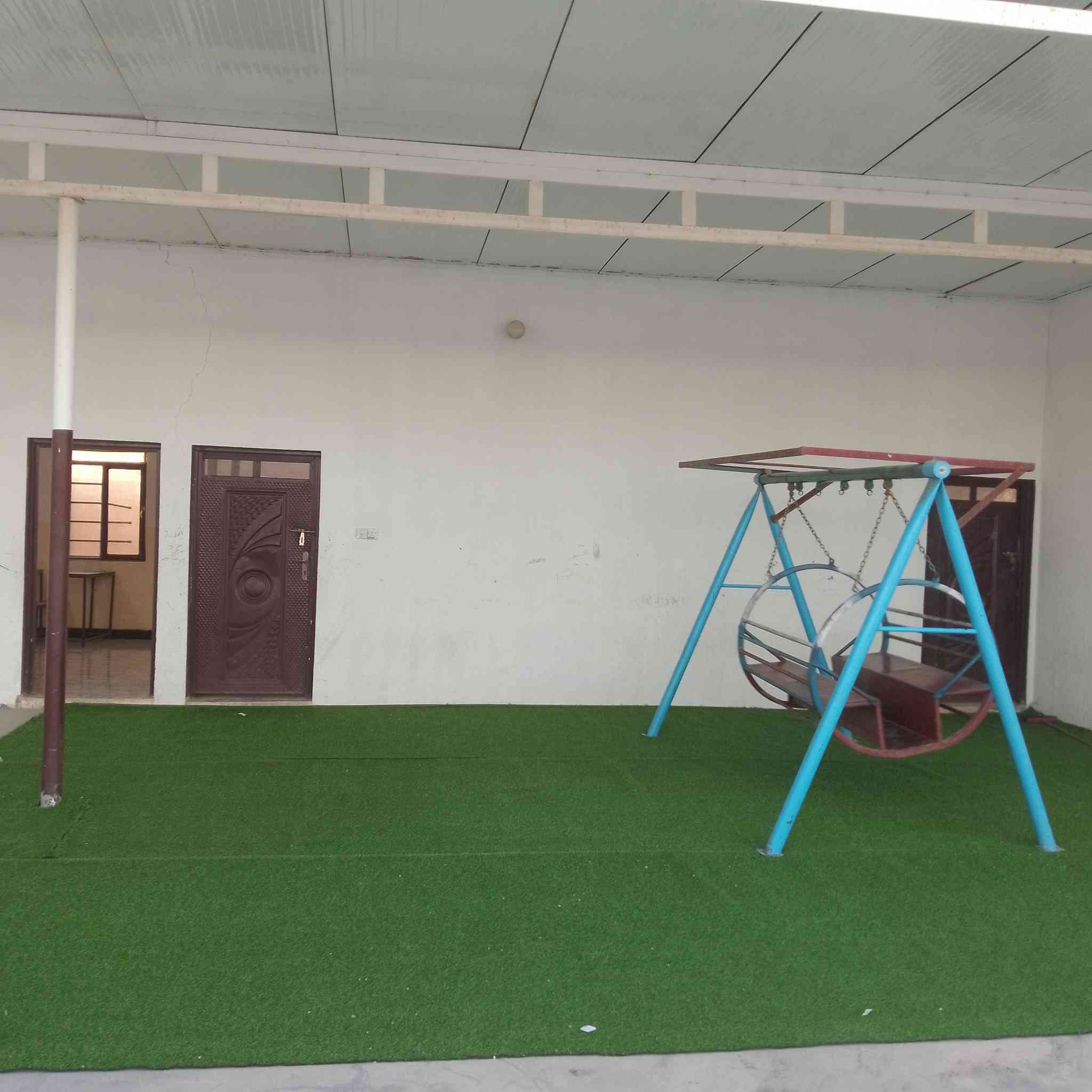 السلام عليكم ورحمة الله وبركاته مرجوحه للبيع وياها ثيل اصطناعي وعندي بعد غراض الاستفسار على الرقم ***********
