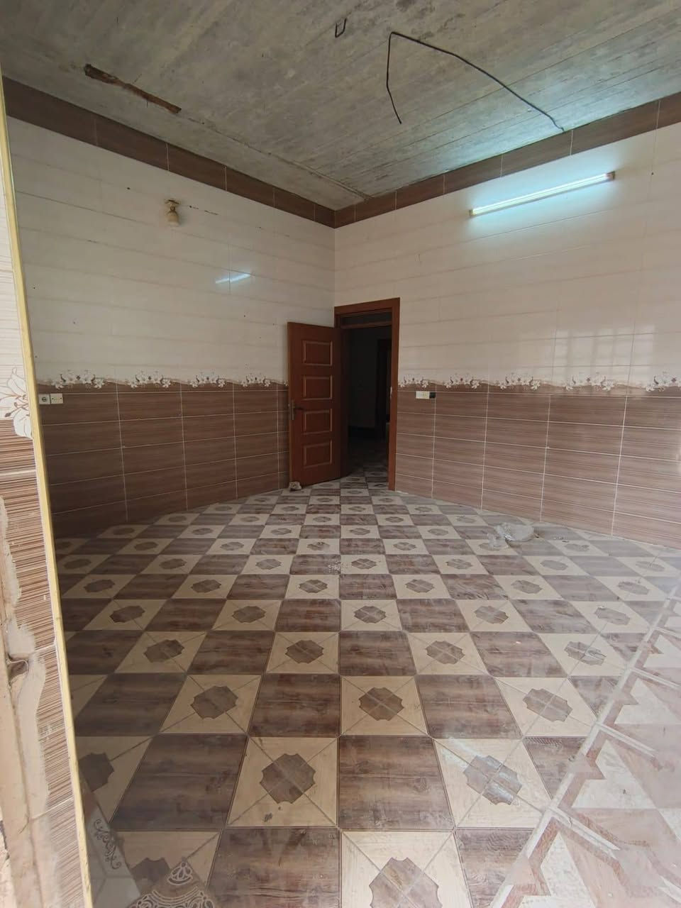 #اعلان
بيت 200متر
#طابو  ودرج خارجي 
#حي النداء قريب ع سايدين 
العام #كوباني بناء قديم
للاستفسار ***********
