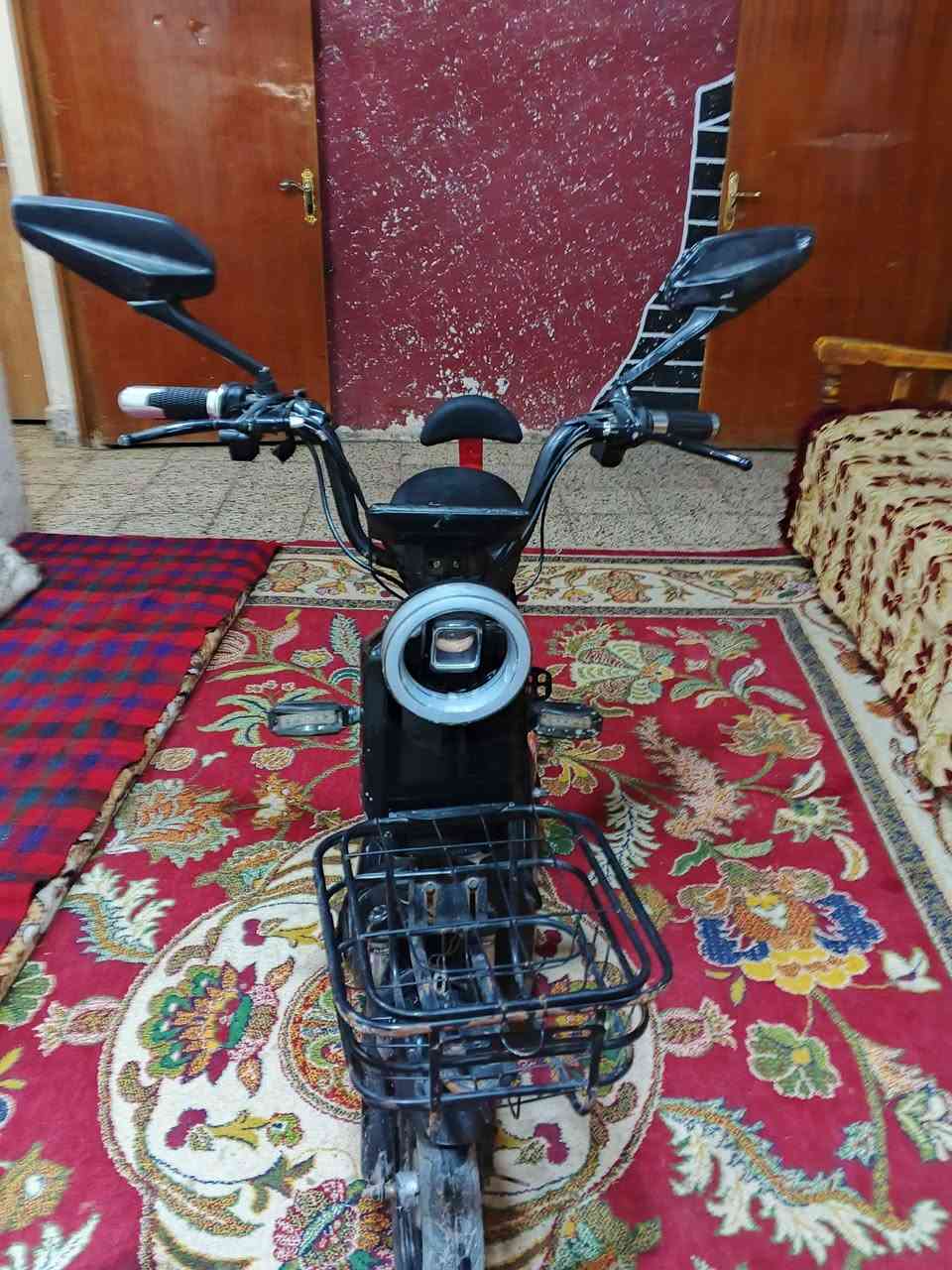 السلام عليكم دراجه شحن حجم 14 بطارياتها فول وبطاريات اربعه هي بطارياتها اربعه بيها بصمه وكارت مانع سرقه ودراجه اريدها 225 وبيها مجال رقمي ***********
