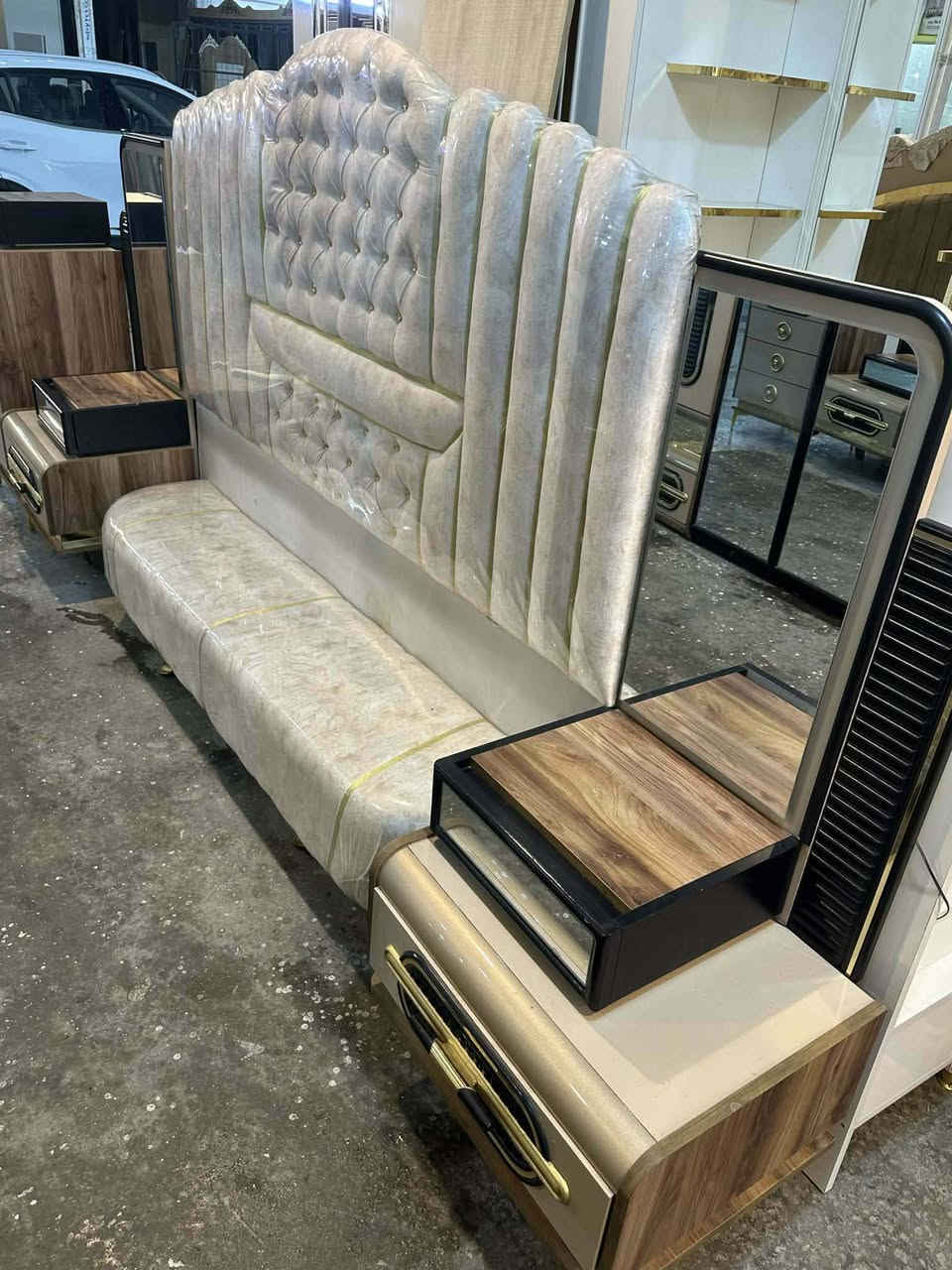 ✨ غرفة تركي 🇹🇷 اصلي صبغ حراري9 قطع
نظام أبواب  موديل حديث جام ليزري
سرير مخزن عملي
 ضهر بلوك
 قماش وتر بروف أصلي
✨ نظافة 90/💯
السعر  / مليون و150
شد ونقل مجاني داخل بغداد
 توصيل للمحافظات بأسعار رمزية


**إذا كنت صاحب هذا الإعلان وتريد حذفه لأي سبب، رجاءا أرسل رسالة إلى الدعم الفني**