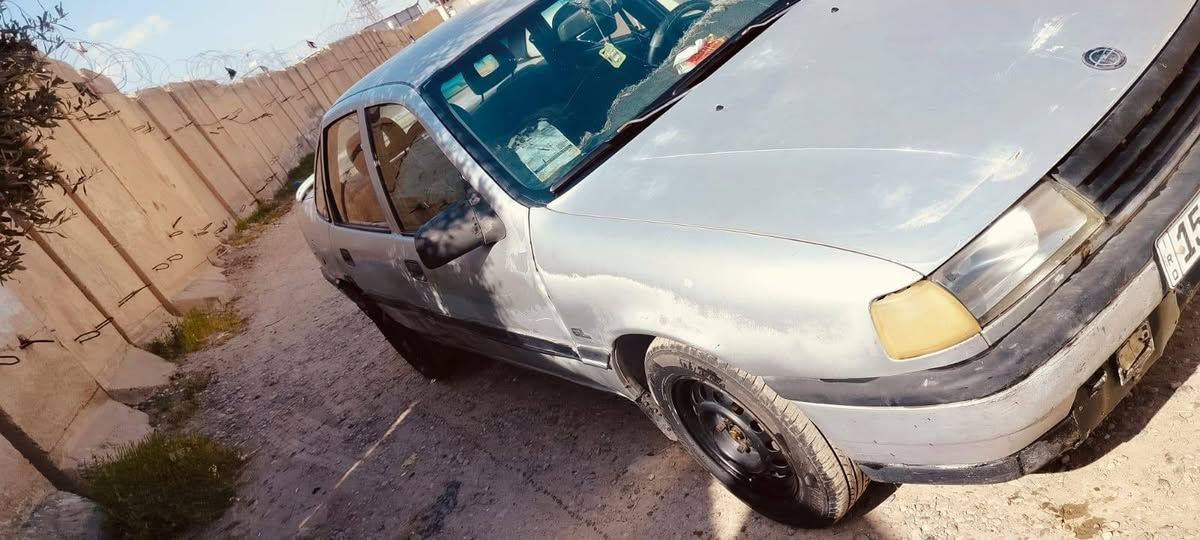 السلام عليكم للبيع أوبل فكترة 16موديل 89محرك وكير شرط صدر نص تخم تاير جديد كهربائيات كلها شغاله والكشر شوف العين السعر 35 وبيها مجال الاتصال على الرقم *********** مكان صلاح الدين تكريت العلم
