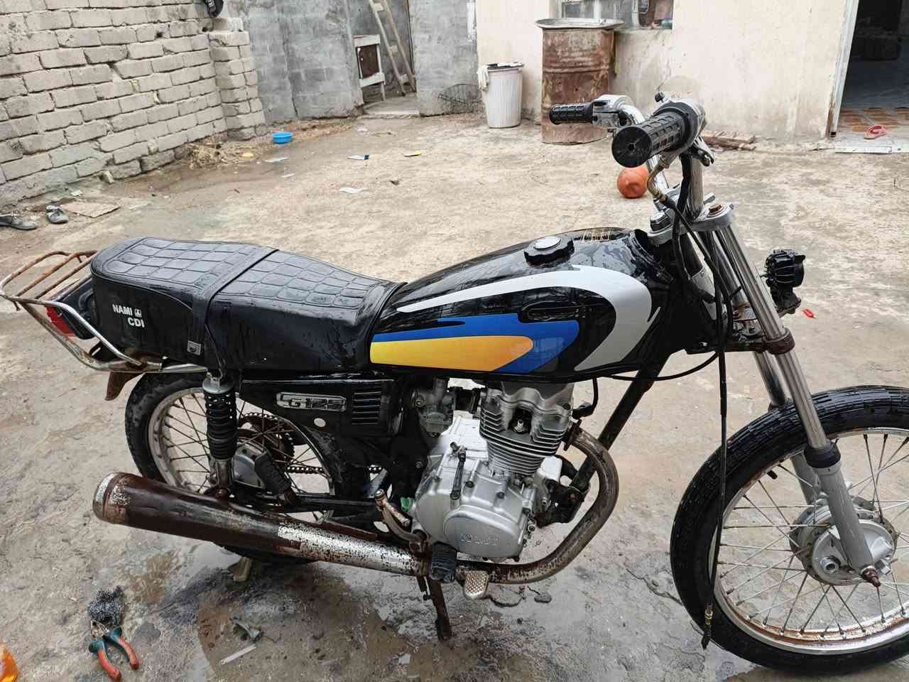 دراجه يراني أوراق موديل 12
مكاني الكرنه شلهت عكاب 
السعر350
***********
