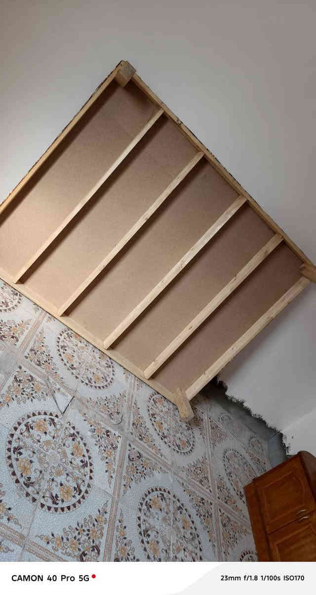 سلام عليكم غرفه تزكام للبيع كامله نقص كنتور فقط حلوه وما نقصه شي  للبيع مكاني حله ناحيت نيل سعره ١٧٥ رقم ***********
