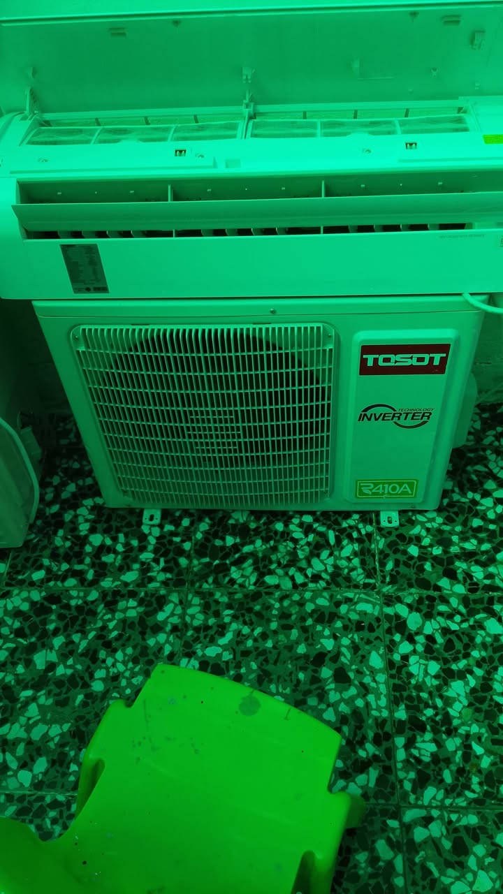 السلام عليكم سبلت نيونيفا طنين بعده جديد ما مشتعل ولا ثانيه كسر صندوق بدون كارتونه سبلت توسوت طن وربع انفيرتر بعده جديد لاستفسار ع رقم ***********
