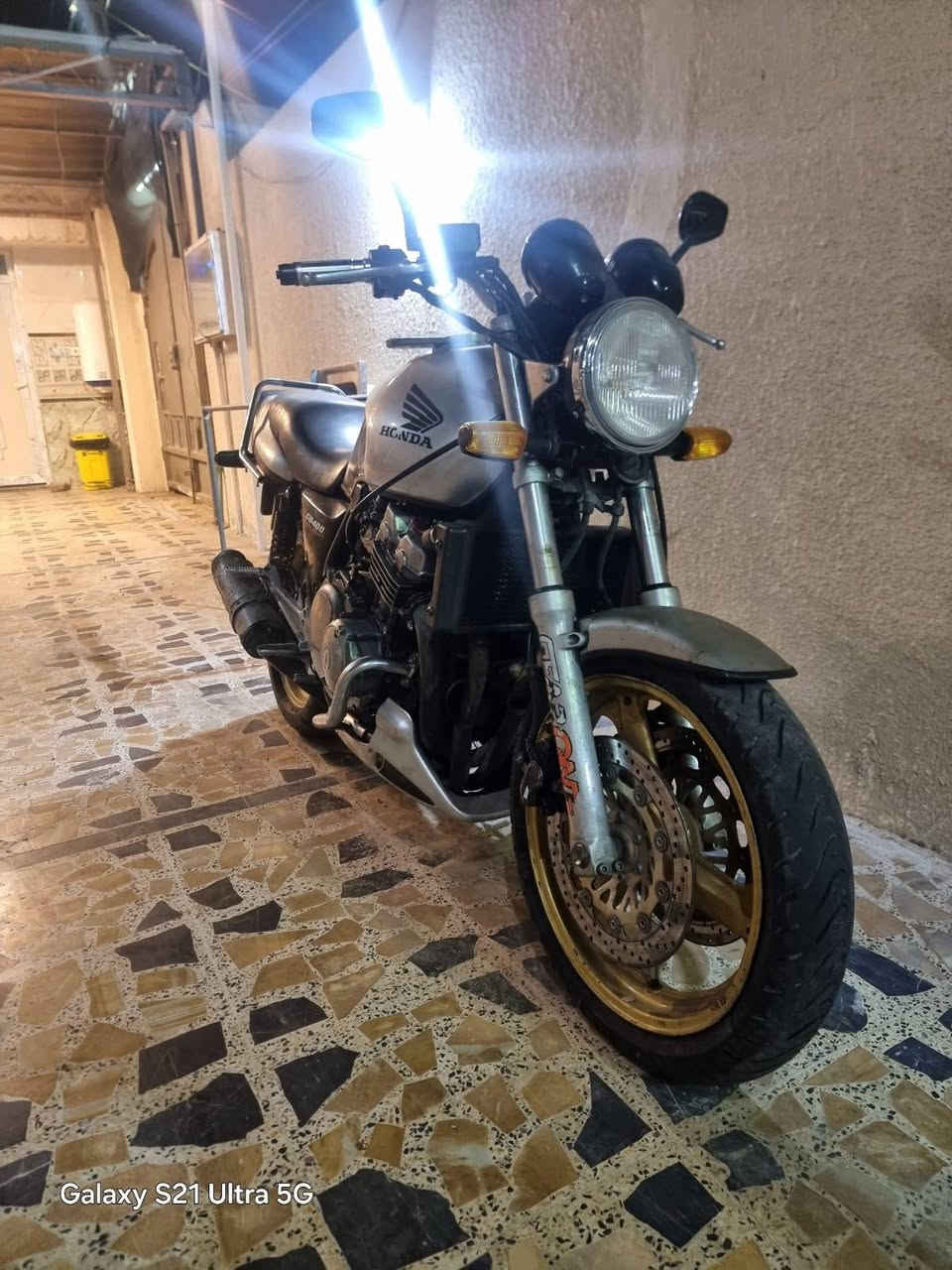 السلام عليكم عندي هاي الدراجه متشتغل سنويه بيه تريد صلحه اني ابيعلك كوم حديد والشراي يتصل ***********
