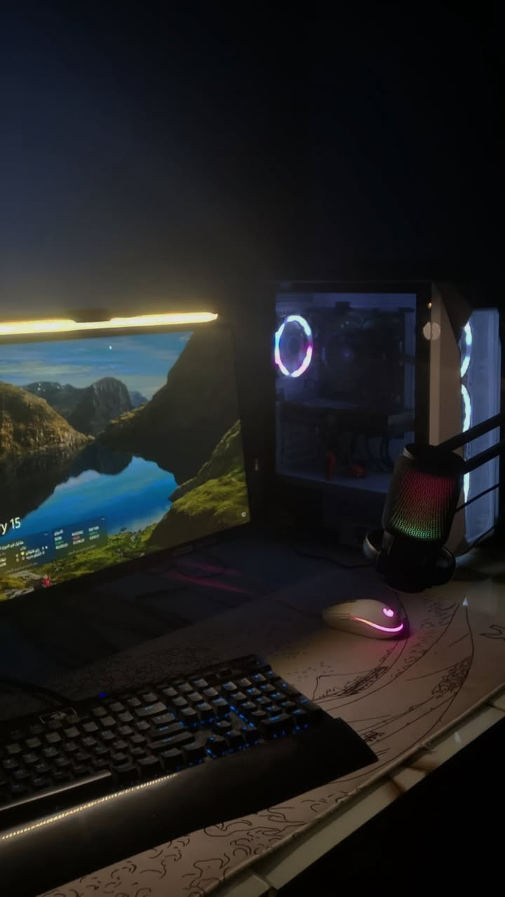سلام عليكم ((مكلف بالنشر)) المعالج : Ryzen 5 3600
الكارت : rtx 3060 12gb galax
البورد : B450 s2h
الرامات : 8×2 3200mhz 
التخزين : hhd 1tb , ssd 128
الباور : 650w
الكيس : galax white 4 fan الوان المراوح بيها مشكله مرات اللون يعصه

شاشة : msi 1080p 170hz 24
ستاند شاشه ابيض متحرك و موجود الستاند مال الشاشه الاصلي

كيبورد : redragon yama 100% purple switch 
ماوس : logetich g203 بيه مشكله بالسكرول متأثر
مايك وستاند rgb
اضائة شاشة rgb

*كل كراتين القطع المذكوره موجوده

السعر مليون وميه وبيه مجال

مكاني كركوك 
توصيل موجود اي شركة توصيل 
***********
