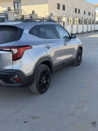 � 🚗 Kia Seltos 2024 X-Line 2024  🔹 ممشية: 10 كم 🔹 السيارة بدون رقم 🔹 م...