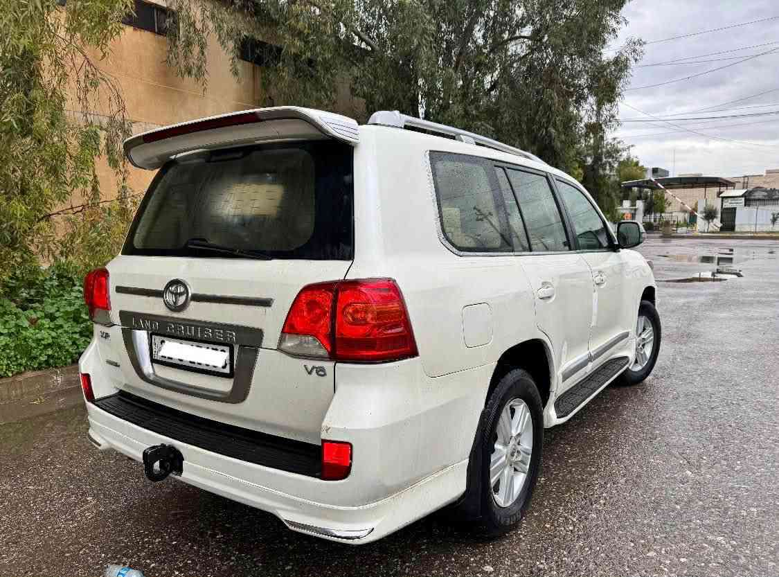 تۆیۆتا  لاندکروزر مؤديل ٢٠١٤ ماسه فات GX  فولى بئ سلايت سه ياره كى تابلئ جوانه ها مو شتى نوئيه  به نا وى خؤمه ها مو گيانى به شه رته  سه ياره كه سبوخ عامه پئشو پشتى كه پشه  سه حرى ٢٤٠ وه ره قه *********** أربيل, العراق
