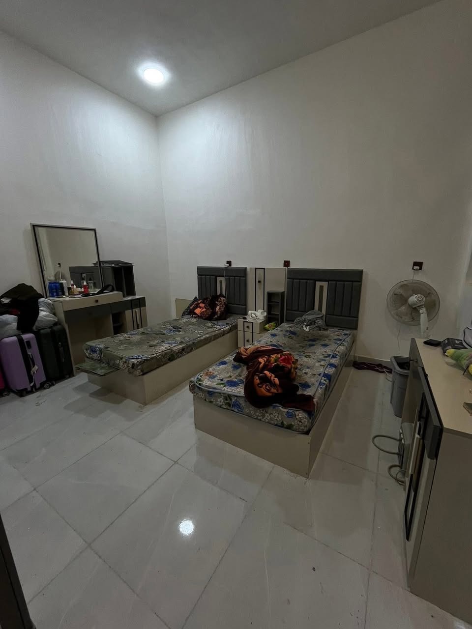 مـــــتــــابــــــعــــــه_للصـــفــــــحه
💢 الخير  للستثمار  العقاري 
________________________________
سلام عليكم بيت للبيع 📉
________________________________
موقع البيت📍التقيه داخل مجمع روان 
_________________________________ 
✅ مساحه البيت 200 متر
_________________________________
✅ تفاصيل البيت
البيت طابق واحد يحتوي على
استقبال 
مطبخ
صاله
غرفتين
صحيات 2
وطارمه واسعه
بيت جديد بناء حديث
_________________________________
للاسـتـــفــســار او الاتـــــصـــال ☎️
ع الارقـــام التــــاليــه👇👇
***********
