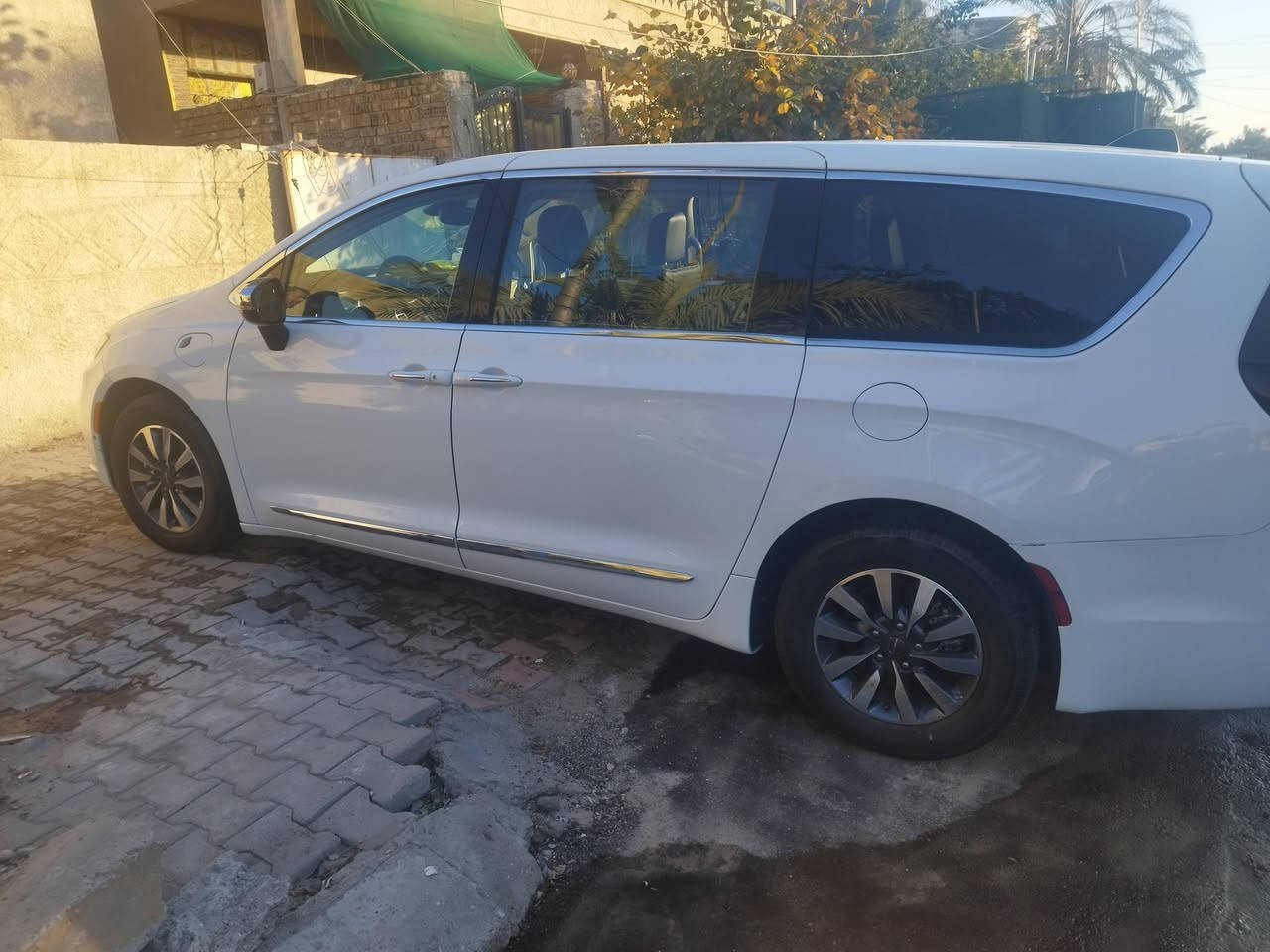 السلام عليكم للبيع موديل 23هايبرد بلكن بدون صبغ فقط تبديل دعامية امامي سعر 270مرقم بغداد بأسمي سيارة لمتد حتى فتحة بيها بانوراما للاستفسار ***********
