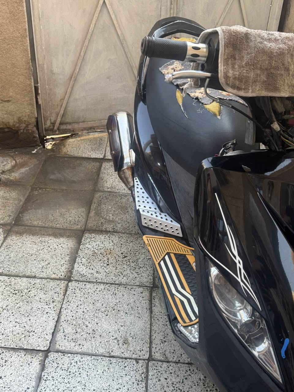 السلام عليكم ثعلب للبيع فقط كلجات رياضي وصالنصه رياضي الدراجه كلش نضيفه مكينه برغي ما مفتوح جيب مصلح وتعال افحص السعر ٨٠٠ وبيها مجال العنوان بغداد الحريه 
***********
