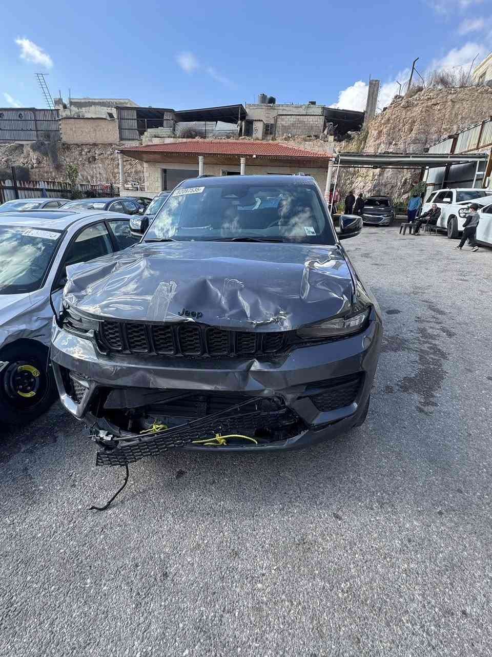 جيب شيروكي 2024 بلاك توب 
موجوده بل منطقه الحره
سلايت روف 
كشنات جلد شاموا
كشنات كهرباء
حساسات امامي خلفي
كامره متحركه 
سياره ماشاء الله لعابه
شغاله وماشيه
ايرباك دشبول وستيرن طاك

تدخل كتاب شهداء 
للاستفسار واتس اب***********
***********
