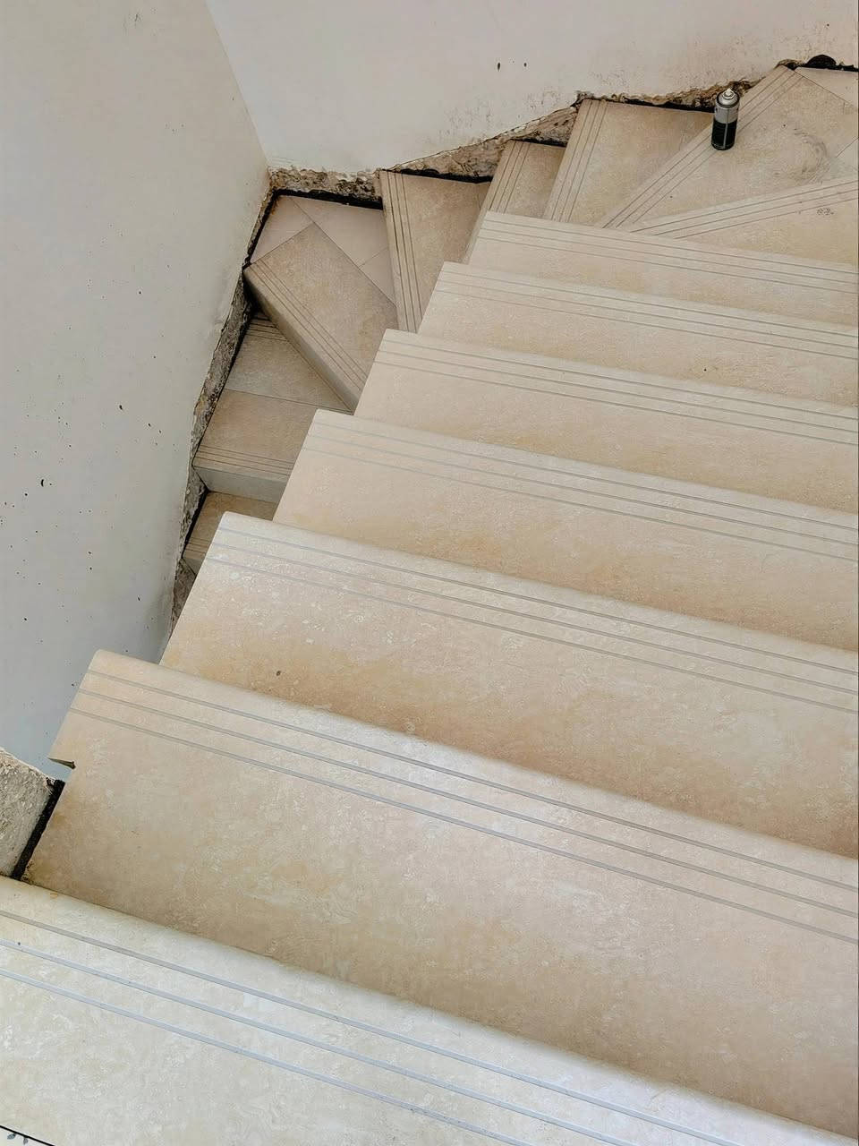 🏗️👷‍♂️ من أعمالنا.. تنفيذ أرضيات وبايات درج
📞 للاستفسار والتواصل: 
متوفر واتساب ***********
مستعدون لكافه أعمال الترميم
