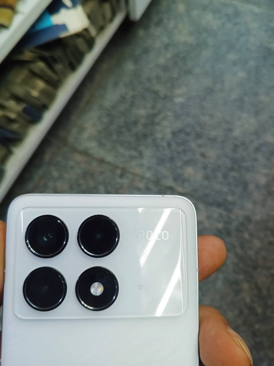اجهزه للبيع بوكو اف 6 برو غراضه كامله نضيف كلش سعره 375 بي مجال بوفو 7 فايف جي سعره 250 بي مجال رقم ***********
