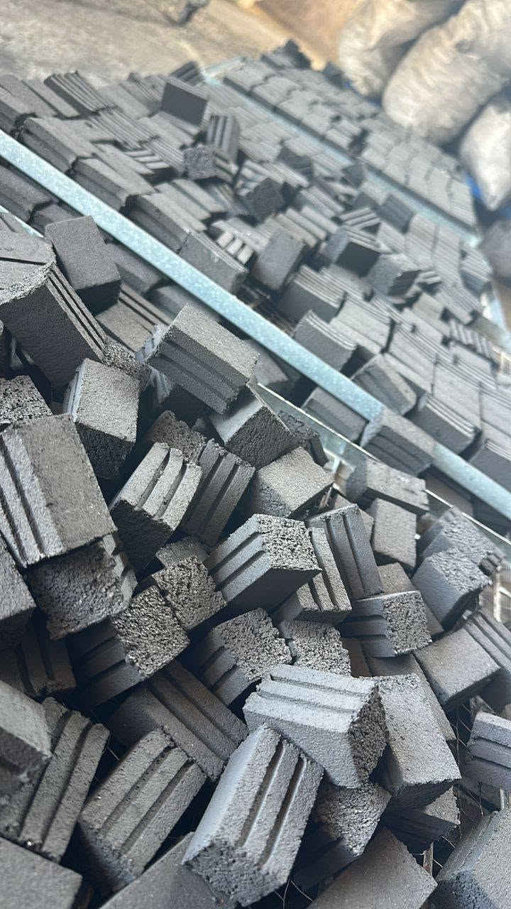 فحم درجه اولى للبيع وبسعر خيالي مناسب جداً الكارتون 10كيلو فقط ب37الف دخن وانت مرتاح + التوصيل مجاني يوصل لباب بيتك مجاني  لكل محافظات العراق.              (رقم الهاتف*********** يوجد واتساب ايضاً) 
المميزات
1_بدون دخان
2_بدون رائحه
3_احتراق طويل
4_حراره عاليه.
