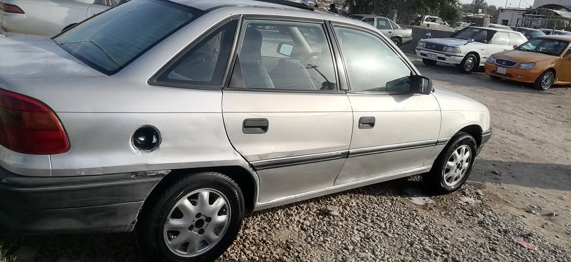 السلام عليكم للبيع اوبل استره موديل 93 محرك 1600 مكينه وكير جدد شرط حداديه جديده دواخل كلش جديد مكفوله من ضربه وصبغ شي بسيط كلش   كهربائيات كله شغاله  بيه فحته ويل كب بلادي السياره جديده وناعمه بشكل وجاهزه على آخر  حبايه السعر 35 مكان السياره نجف ***********غير متواجد علئ الفيس
