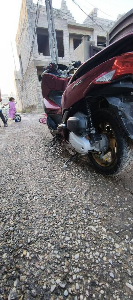 السلام عليكم
دراجة PCX  الجيل الثاني للبيع 

ياباني اصلي رقم الشاصي/JF 

مكينة مكفولة كفالة عامة 

استان حساس 

حساس ازدحام 

كفرات بلادية 

كلشي شغال على حالة الوكالة بعدها مال جناي 

السعر/13.5 وبيها مجال للشراي ويدلل 

 الموقع/ بعقوبة -بهرز -شارع 7 نيسان 

رقم الهاتف/***********
