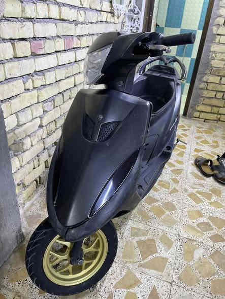 سلام عليكم ماكس عدلة 
1 بوشة ٥٥ شلعة ومعدل صاروخ 
2 كلج امامي رياضي وخرز شركة. RGS
3 عقل رياضي ٩ برمجات 
4  ويالة رياضية وزن خفيف 
5 واير كويل رياضي الياف يعني يوصل نارية قوية 
6 كفرات ٤ ولفات 
7 كزوز fm 
8عضمات بريك شركة koso
دراجة يحتاجلها ترتيب شوي اوراق كاملة 
ملاحضة دراجة بدون كشن لان كشنها نباك  ( بدون كشن ) 
تريد تجيب كشن او طيحة من سعر مالها. ب ٥٧٥ بيها مجال شي قليل ***********
