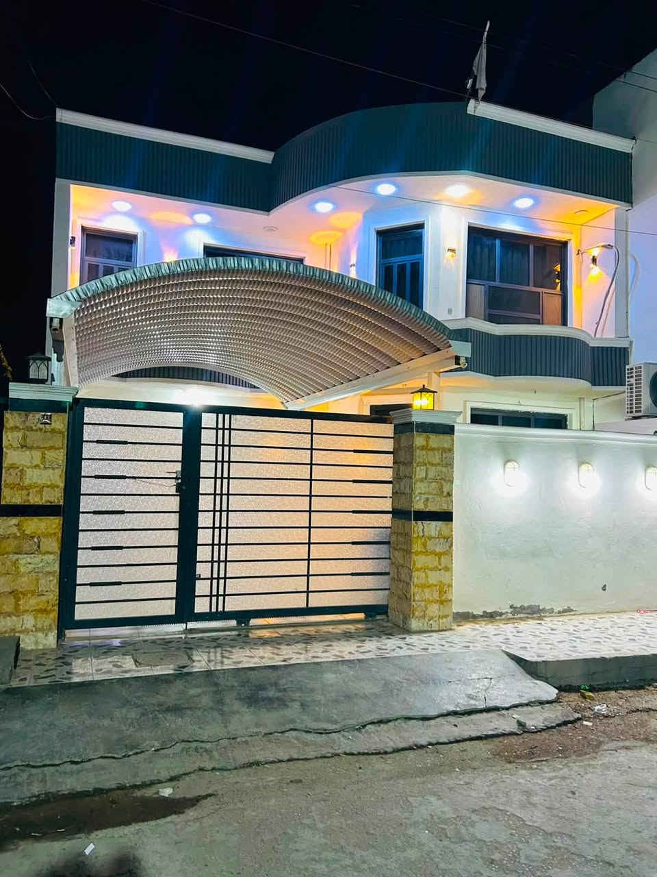 السلام عليكم
دار طابو ملك صرف بتصنيع مساحه ٢٠٠م بناء حديث رفت بناء طابوك اربع غرف نوم صاله ستقبال مطبخ ترك طرمه حديقه قريب ع ليث ابو السيراميك قريب ع الشارع العام السعر ٢٦٥وبي مجال بسيط للاستفسار ***********
الموقع المدائن سلمان باك منطقة التصنيع
