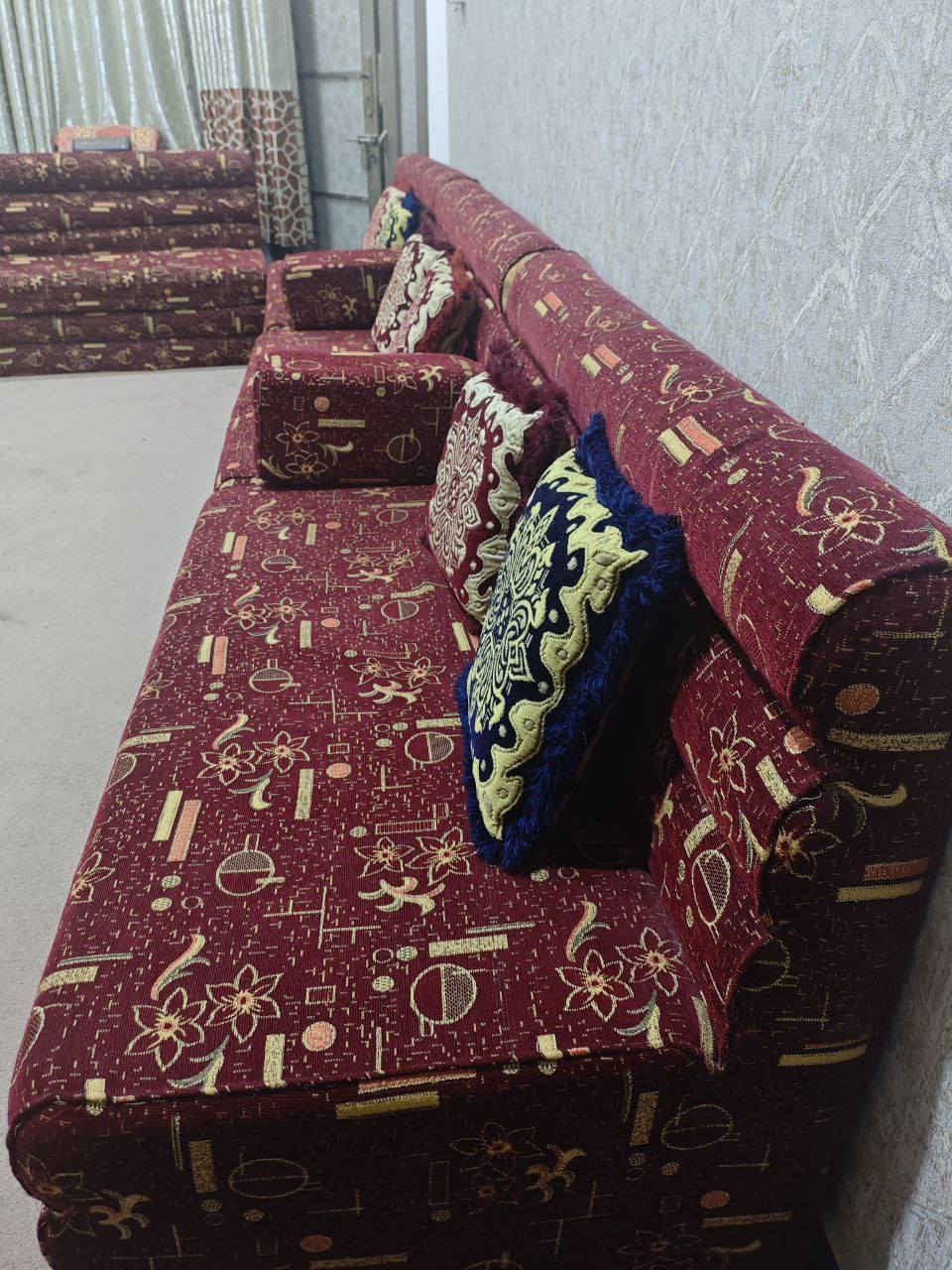 جلسه عربيه للبيع مساحتها 14 متر سعرها 400 الف دينار للاستفسار على الرقم *********** العنوان التنومه الصالحيه .
