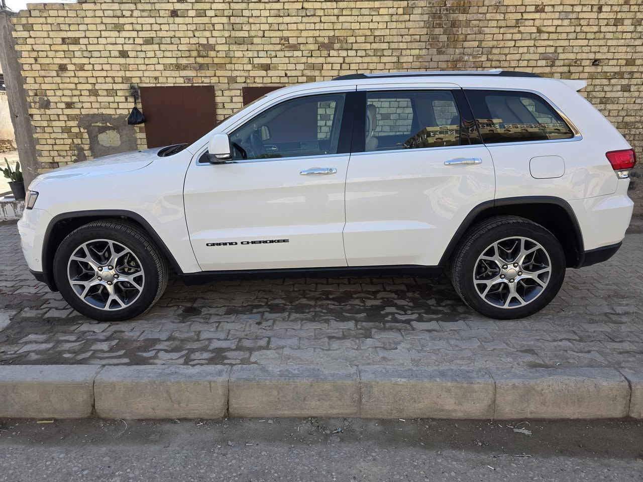 جيب لاريدو موديل ٢٠١٩ خليجي كفالة عامة حتى الدعامية
سيارة فول مواصفات داخلها بيجي
رقم بغداد   
فتحه
شاشه 
حساسات امامي
حساسات خلفي
شفتات
رادار خلفي
رادر جانبي
مرايه كهرباء
زراكات لايت
لايت لد
كشنات كهرباء
كشنات جلد
جنطه كهربائية
السياره نضيفه احله من الصور 
***********
