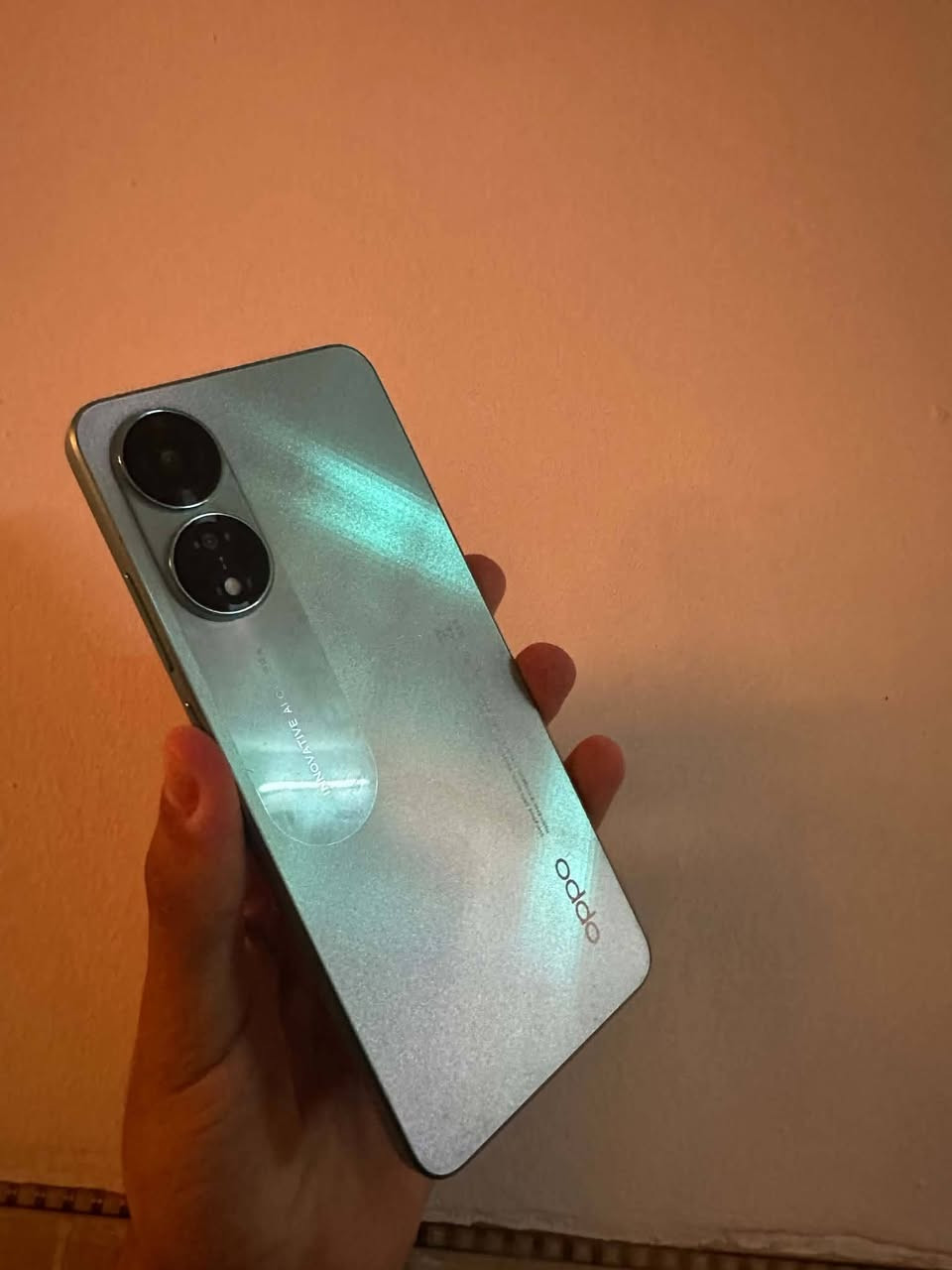 السلام عليكم 
oppo A78 
جديد نضافه 100/100
ذاكرة 256
رام8+8
جهاز حيل نضيف ضهرو زجاج عاكس 
سعر 200 وبي مجال لطيبين 
واتس ***********
***********

