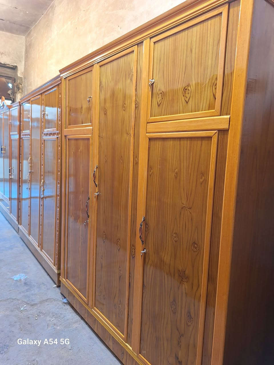 كل ماهو جديد وحصري عند(نجارة السماك )
مجموعه من كناتير مفرده حسب طلب😍
شغل درجه اولى فول لمعان 🥰🥰🥰
وجه او كفه صاج طبيعي ٥ملم 😍
داير باب زان مصري درجه اولى 
الاستفسار واتساب فقط((( ***********)))))
