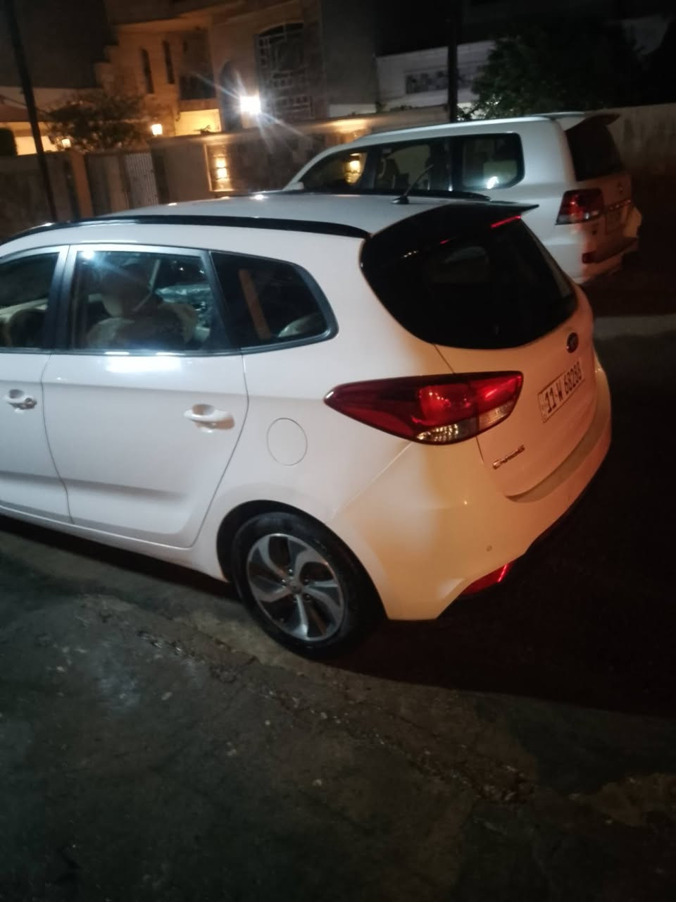 كيا كارنزة موديل 2014 
سيارة نضيفة بس بيهة طخة بل صندوك بارد وبل بنيد 
مكينة سيارة 2000 دوش  مكينة وكير مكفولة  ورقم وسنوية جديدة 
سيارة 7راكب تحكم سترن و شاشة وكامرة  وتدفئة وتبريد 
ومري كهربأية  سيارة نضيفة 
لسعر 132 وبي مجال بصيط 
الرقم التواصل 
‏‪***********
العنوان بغداد بغداد جديدة
