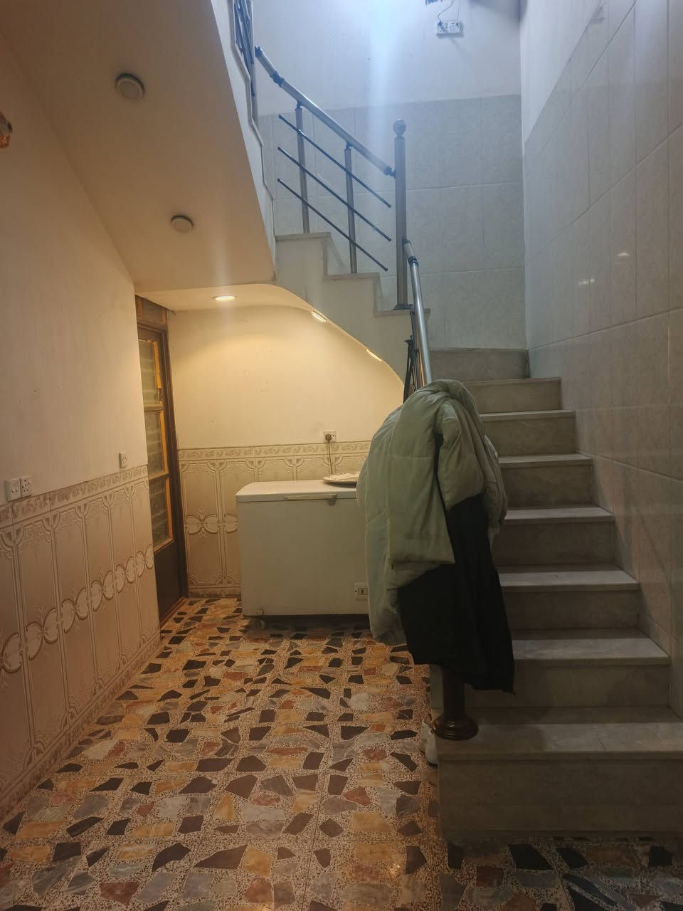 🔥 فرصة لا تتعوّض لمن يدور بيت جاهز وبموقع مميز 🔥

المساحة: 144 متر

بناء جديد سنة 2022

الموقع: قرب سوق الكيّارة، مقابيل مدرسة الساقية

فرع نظيف وهادئ، مناسب للعوائل

البيت كامل وجاهز للسكن، ينقصه فقط الواجهة حسب ذوقك

قريب من الأسواق، المدارس، وكل الخدمات

📞 للتواصل والاستفسار:

***********

***********
