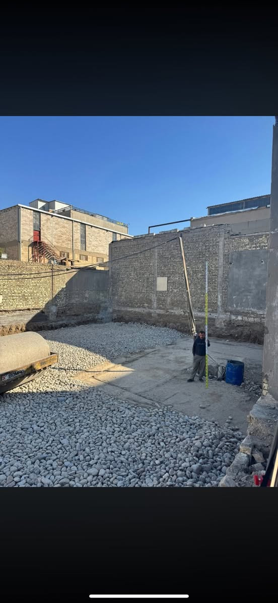 مهندس مساحة – خدمات مساحية للمشاريع الإنشائية
بغداد *********** 

أقدّم أعمال مساحية متكاملة للمشاريع الإنشائية والبنى التحتية، وفق المواصفات الهندسية وباعتماد الأجهزة المساحية الحديثة، مع متابعة ميدانية مستمرة من بداية المشروع إلى التسليم.

نطاق الأعمال يشمل:

• Level (ميزانية دقيقة)
– ضبط مناسيب الحفر
– مناسيب الجلمود والسبيس
– الصبات والتشطيبات النهائية

• Total Station
– تحديد المحاور الإنشائية
– إسقاط الأعمدة والجدران والمصاعد
– رفع مساحي تفصيلي
– أعمال الطرق والبنى التحتية

• GPS / GNSS
– تحديد وتثبيت حدود الأراضي
– إنشاء وربط شبكات تحكم مساحية
– العمل على الإحداثيات الرسمية
– معالجة وكسر التجاوزات

• أعمال Staking Out كاملة
• حساب كميات Cut & Fill
• إعداد مخططات وتقارير مساحية معتمدة
• متابعة المشاريع ميدانياً حتى التسليم

العمل يتم بدقة عالية، التزام بالمخططات، وتعاون مباشر مع المهندسين والمقاولين.

م. كرار الربيعي
