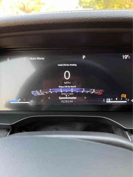 السلام عليكم 
جيب كراند 
مديل 22 وارد امريكي 
فول مواصفات. عدا الفتحه 
ماشيه 42 ميل 
بيهه صبغ قطعين 
وباب الصندوق تبدل
رقم بغداد 
7 راكب. منفصل
مكان السياره  بالعطيفيه 
*********** بغداد
