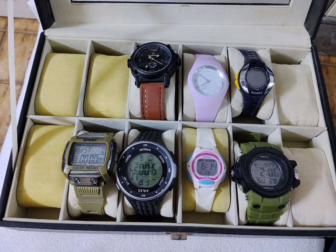 ساعات جديدات كلهن يشتغلن امزون ٧ قطع شلع هنه ولبوكس ٦٠ الف مكاني بغداد *********** توصيل عدي
