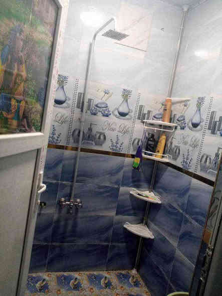 بيت بحي ساهرون قريب الحزام والفلكه كلش بضهر التجاري سعر 95 نظيف كلش جاهز للسكن يرهم مبادره بس شرط مقدمه 3 ملاين شرط جزائي ***********
