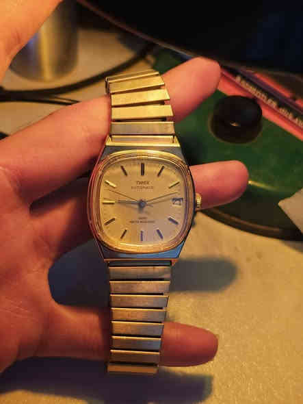 ساعة تايمكس اوتو نضافه 100%
عمر 1982
للمهتم واتساب ***********
