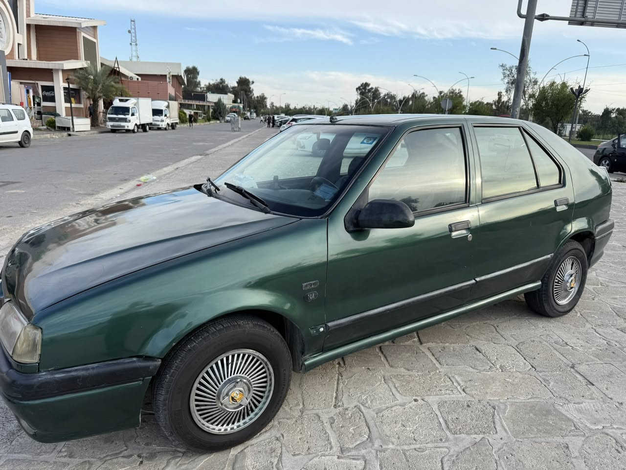 السلام عليك رينو للبيع
موديل 1995 سنوية جديدة رقم حديد السيارة بسمي السعر 28وبي مجال المكام موصل  الرقم ***********

