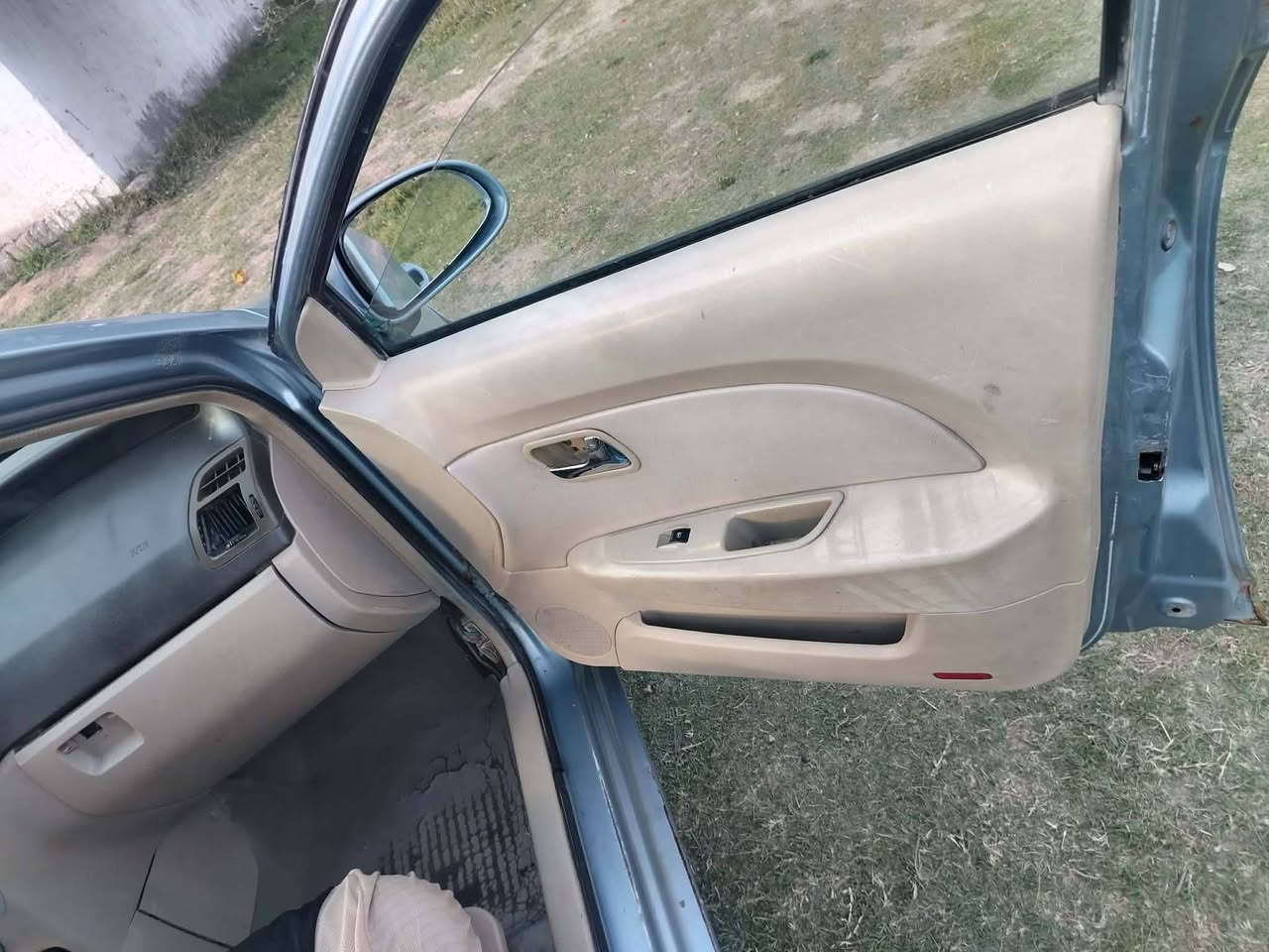 السلام عليكم ورحمة الله وبركاته شيري فلاوين رقم قادسيه مكينه وكير شرط لاتنقيص ولاتبخير سياره تخبل مرشوشه حزام بدون ضربه سنويه صاقطه صار سنتين شرط لمداور تبريد ثلج 🥶ويه لسويج تخم تاير جديد حداديه ٧٠بل ميه كهربائيات كوله شغاله سنتر لوك شغال تخكمات رايده ب ٢٨ وبيه مجال بصيط مكاني حله قريب ع صدر لدغاره وهاذ رقمي ***********
