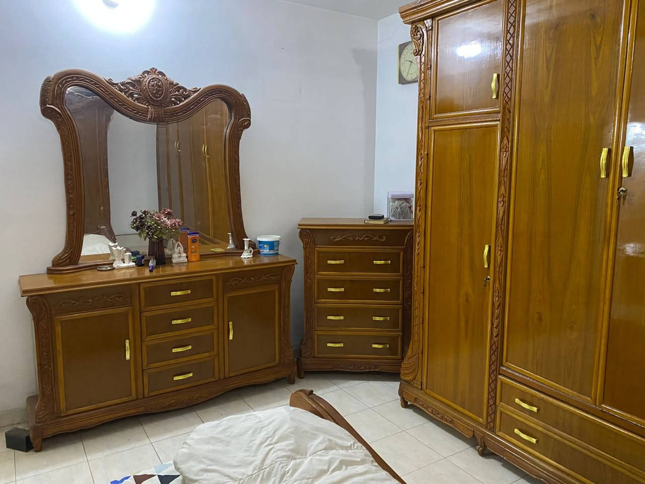 سلام عليكم ورحمة الله
غرفة نوم صاج عراقي  شغل الصالحية.
نظافة 99% كما مبيين في الصور.
رايدها بمليون و900
لتواصل ***********
بغداد/ بغداد الجديدة/ حي الامين الثانية
